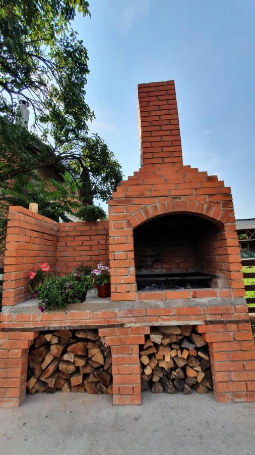 Popasul Galesean Hotel Galesu Bagian luar foto