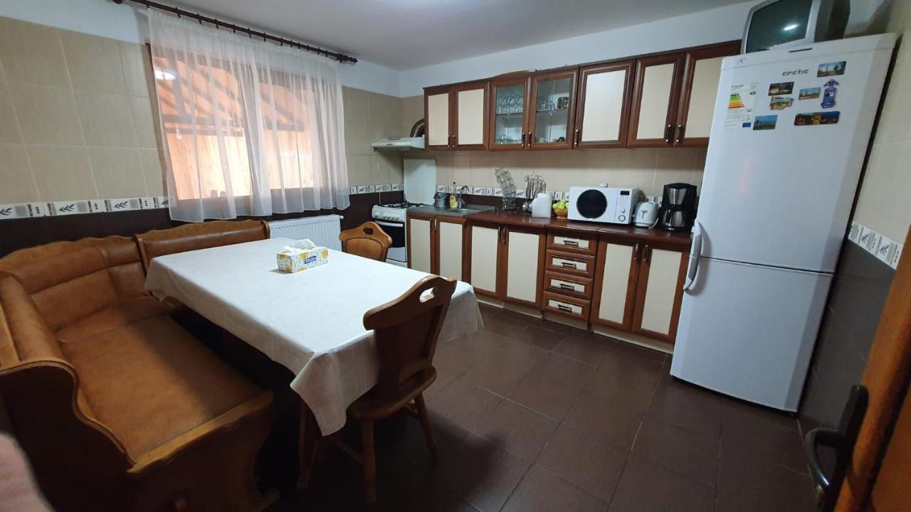 Popasul Galesean Hotel Galesu Bagian luar foto