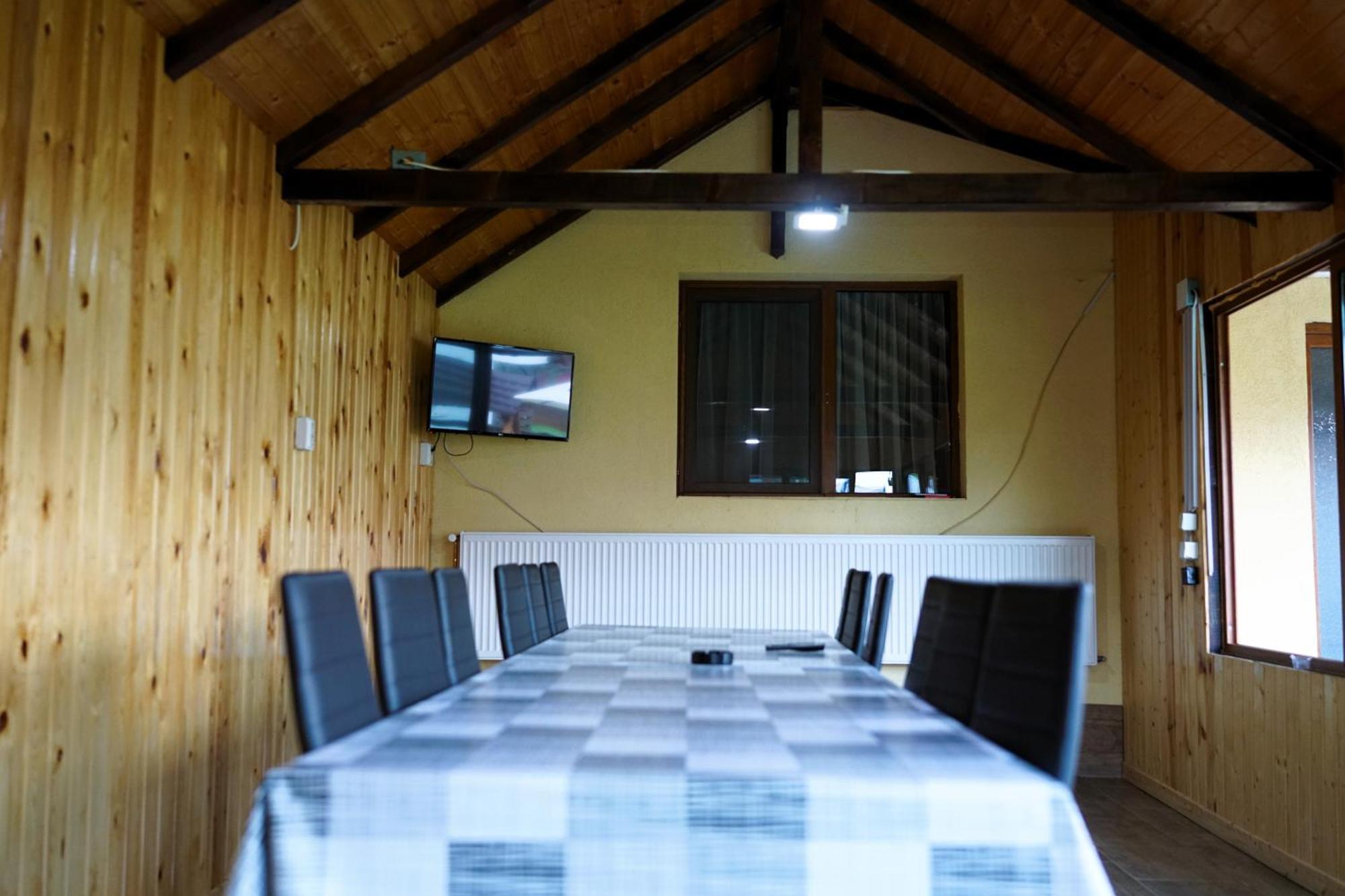 Popasul Galesean Hotel Galesu Bagian luar foto